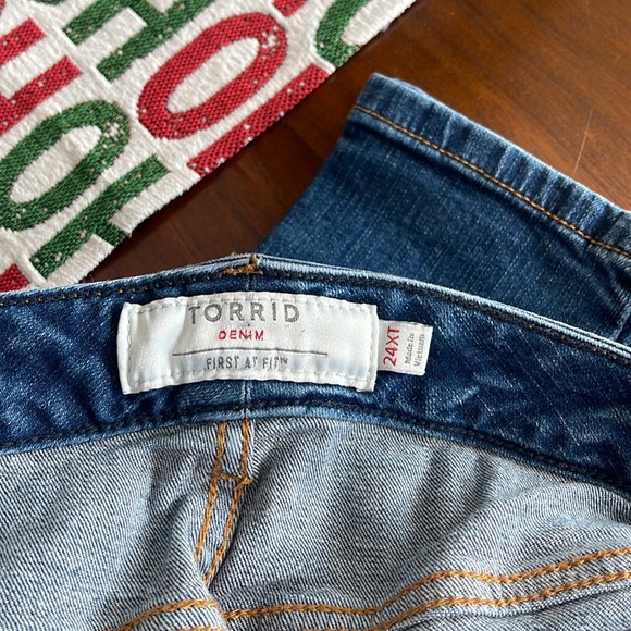 Torrid Jeans 24 XT (Extra Tall 33”) - Picture 2 of 3